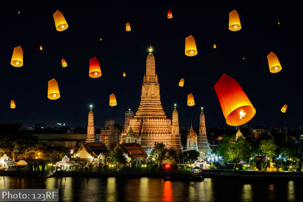 Wat arun under loy krathong day ,Thailand